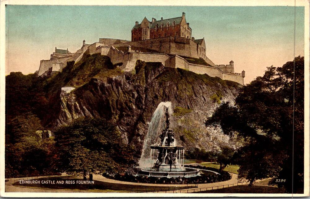 Edinburgh Castle & Ross Fountain Vintage Postcard SP17-14